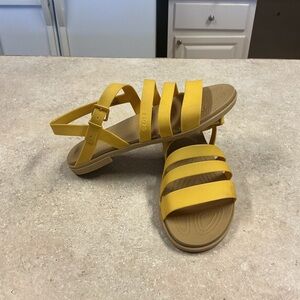 Crocs Tulum Sandal SZ 10 Yellow Mustard Strappy Open Toe Women’s Sandal